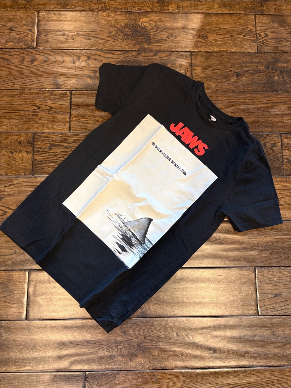 Old Navy Black Men’s T-Shirt with Red JAWS Logo